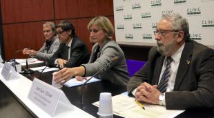 El ministre de Sanitat, Salvador Illa, i la consellera de Salut, Alba Vergés, amb el secretari de Salut Pública, Joan Guix, i el director del Centre de Coordinació d'Alertes Sanitàries, Fernando Simón