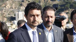 El conseller de Territori i Sostenibilitat, Damià Calvet, acompanyat per l'alcalde de Blanes, Àngel Canosa