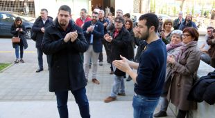 Els assistents que han anat a donar suports als dos regidors d'ERC de la Jonquera citats a declarar als Jutjats de Figueres