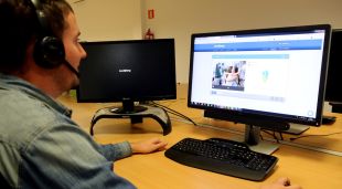 Lewolang es basa en un sistema de reconeixement de veu a l'hora d'aprendre anglès i es focalitza, sobretot, en l'entonació i la pronúncia