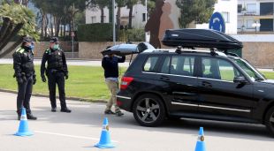 Dos agents de la Policia Local de Palafrugell (arxiu)