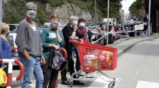 Cues a la part francesa del Pertús arran de l'inici del desconfinament a França