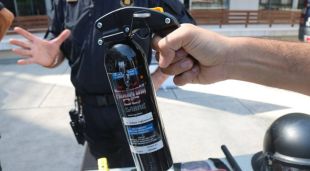 Una pistola de gas pebre