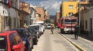 Els Bombers treballant en l'incendi