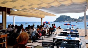 Una guingueta (o xiringuito) a Tossa de Mar