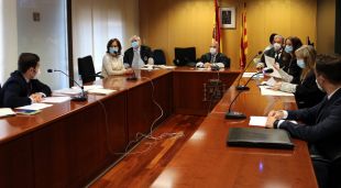 Sala de vistes de la secció 3a contenciosa-administrativa a l'inici del segon dels quatre judicis per autoritzar manifestacions en cotxe de Vox