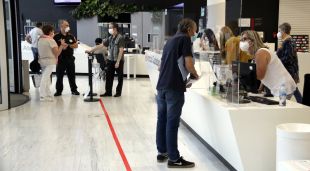 Entrada per torns a l'OAC de la Generalitat a Girona