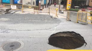 L'esvoranc a l'Avinguda de Lluís Companys a l'alçada del carrer Major