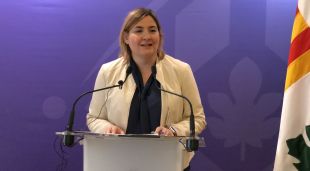 Agnès Lladó en l'inici de la seva intervenció, aquest matí