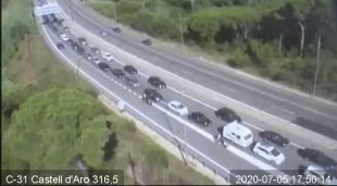 Les retencions a la C-31 a l'alçada de Santa Cristina d'Aro, aquesta tarda a través d'una càmera del Servei Català de Trànsit