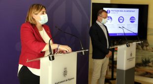 Pla mitjà de l'alcaldessa de Figueres, Agnès Lladó, i el vicealcalde, Pere Casellas