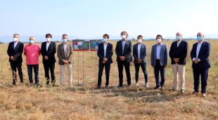Foto de família de la presentació de la urbanització de la segona fase del Logis Empordà