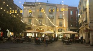 Les bombetes instal·lades a la plaça de l'Ajuntament