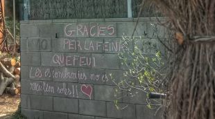 Una pintada a Verges agraïnt la tasca de veïns i treballadors del porta a porta