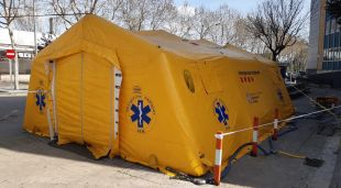 Un punt de cribatge que s'ha instal·lat davant el CAP Anoia d'Igualada
