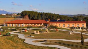 Exterior de la residència on s'han detectat els casos de coronavirus