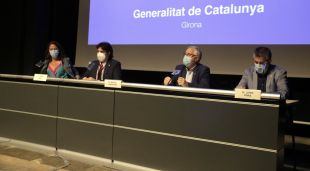 Un moment de la roda de premsa de l'alcaldessa de Girona, Marta Madrenas, i l'alcalde de Salt, Jordi Viñas, aquest matí