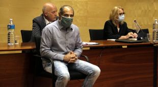 L'acusat d'assassinar un home de 82 anys a Sant Pere Pescador. Foto del primer dia de judici