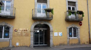 Part de la façana de l'antic hospital de Puigcerdà