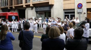 Minut de silenci a la Clínica de Girona per condemnar el crim de la supervisora d'infermeria del Servei de Nefrologia i Diàlisi