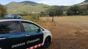 Agents dels Mossos treballant en una recerca (arxiu)