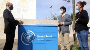 El conseller Puigneró i l'alcaldessa de Girona durant la presentació dels contenidors intel·ligents del nou sistema de paqueteria