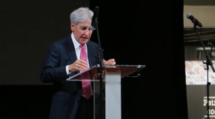 El president de la Federació d'Hostaleria de les Comarques de Girona, Antoni Escudero, durant l'acte del 50è aniversari de Gros Mercat a Figueres