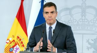 El president del govern espanyol, Pedro Sánchez, anunciant el nou decret d'estat d'alarma