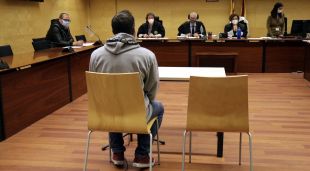 D'esquenes, el condemnat per una agressió sexual a Palafrugell