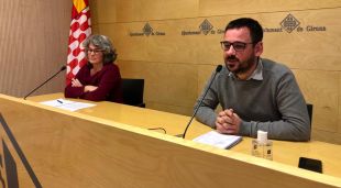 Els regidors de Guanyem Girona Lluc Salellas i Cristina Andreu, aquest matí