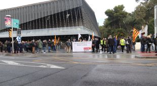Un moment de la concentració de treballadors dels hotels de Monterey i Roger de Flor en contra dels acomiadaments