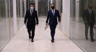 El vicepresident de la Generalitat amb funcions de president, Pere Aragonès, i del conseller d'Empresa, Ramon Tremosa, aquest matí