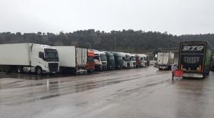 Un aparcament de camions de la Jonquera aquest matí