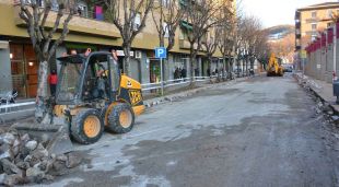Obres al carrer Sant Miquel d'Olot (arxiu)
