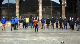 Moment de la lectura del manifest en la protesta d'empreses de distribució a Ripoll