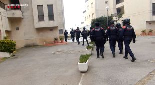 Un instant de l'operatiu protagonitzat pels Mossos d'Esquadra