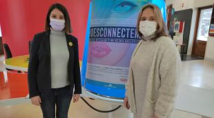 La regidora de Drets Socials de l'Ajuntament de Girona, Núria Pi, i la de Joventut, Annabel Moya