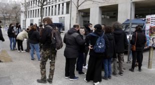 La concentració de suport als detinguts davant els Jutjats de Girona, aquest matí