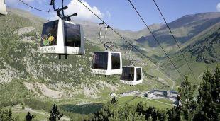 Vista de l'antic telecabina Coma del Clot de Vall de Núria