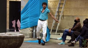 L'espectacle 'Street Pantone' al pati de l'Hospici, dins el Sismògraf 2021,