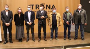 Foto de grup de l'acte de presentació del projecte 'Catalunya Rural Hub' a Can Trona de la Vall d'en Bas