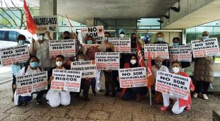 Concentració de les treballadores de la neteja de l'hospital Santa Caterina de Salt