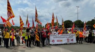 Un instant de la protesta de treballadors de la plantilla de Correus