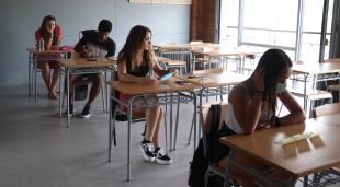 Alguns dels estudiants que es van examinar de les PAU a l'institut Cap Norfeu de Roses l'any passat