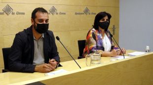 El vicealcalde de Girona i regidor de Cultura, Quim Ayats, i la regidora de Ciutadania, Maria Àngels Cedacers