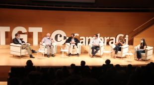 El assistents a la primera taula de debat sobre energies renovables organitzada per la Taula Gironina de Turisme