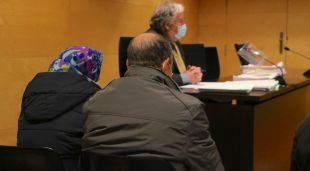 La parella durant el judici a l'Audiència de Girona
