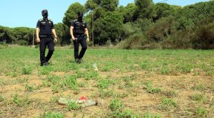 Dos agents de la Policia Local de Palafrugell al paratge Boet