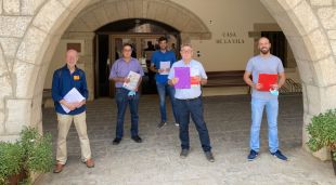 Veïns i membres de Salvem van recollir firmes contra el projecte (arxiu)