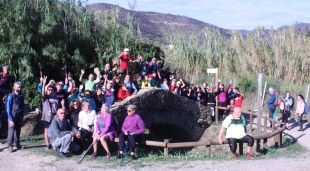 Bona part dels caminadors en un encreuament al Cap de Creus